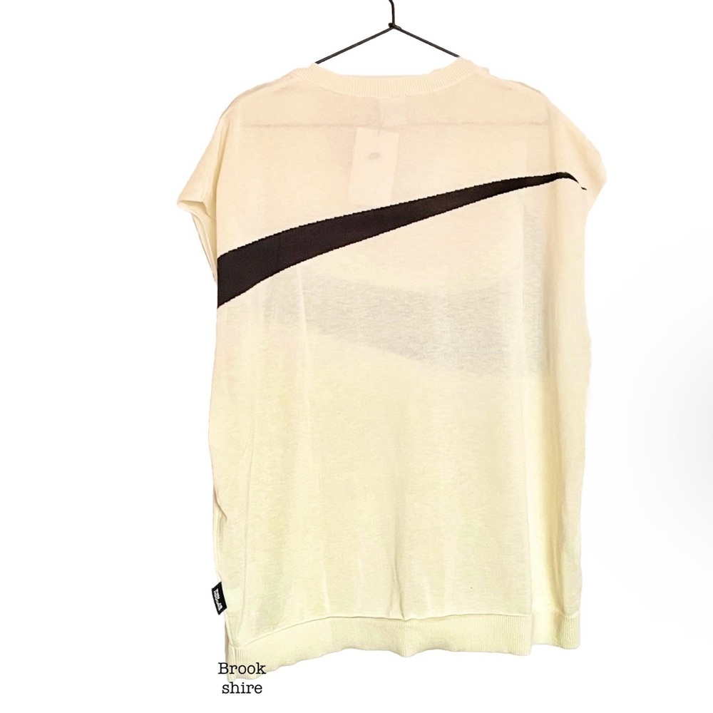 Nike V-Neck Sweater Big Swoosh Cream Size XL FD2873-113 - Picture 2 of 6